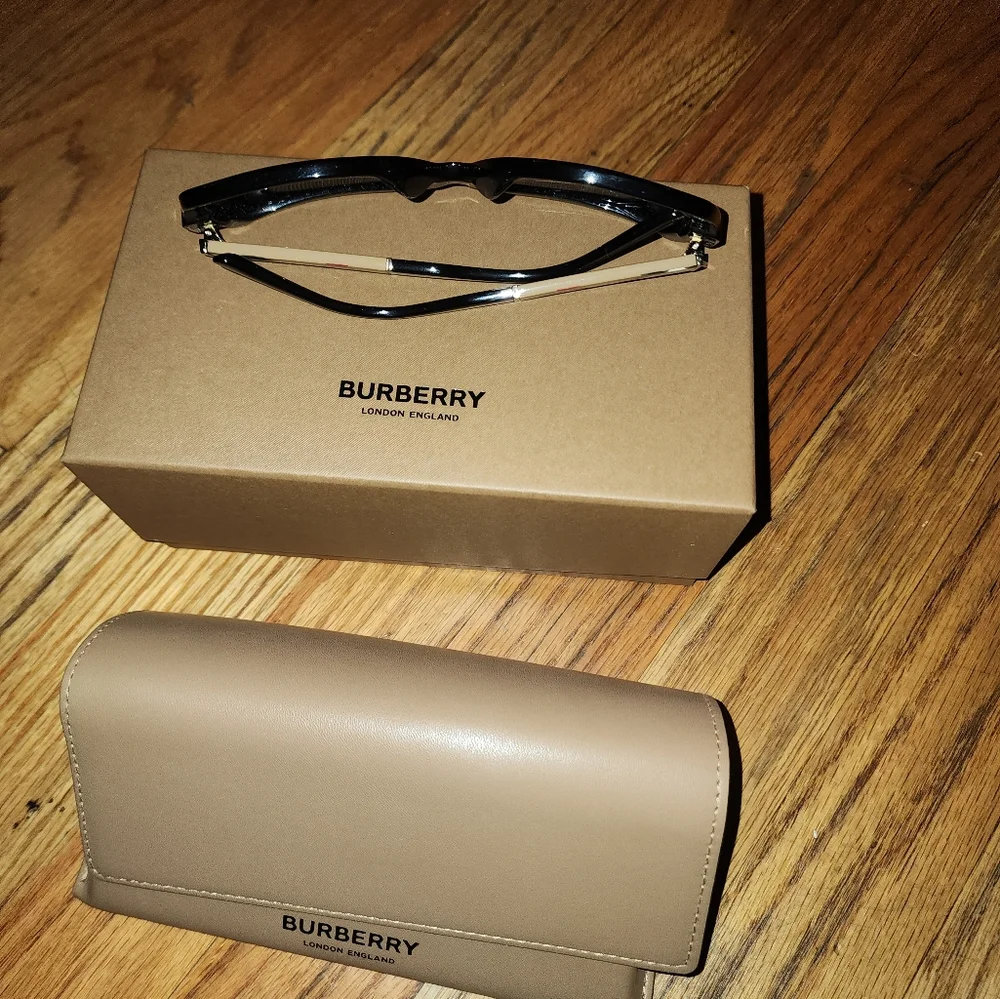 BURBERRY SUNGLASSES - Picture 4 of 5
